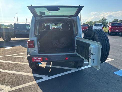 Used 2024 Jeep Wrangler Unlimited Sahara w/ Safety Group AWD/4WD image 10