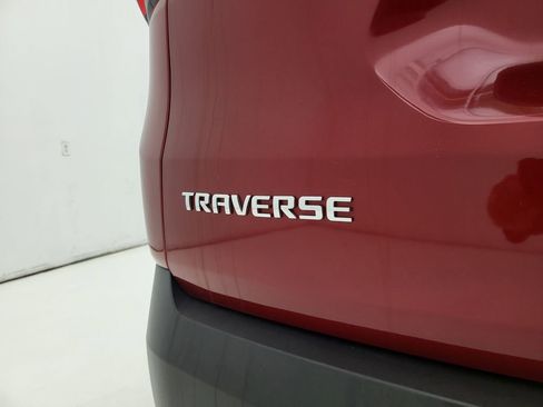 Used 2023 Chevrolet Traverse LT image 25