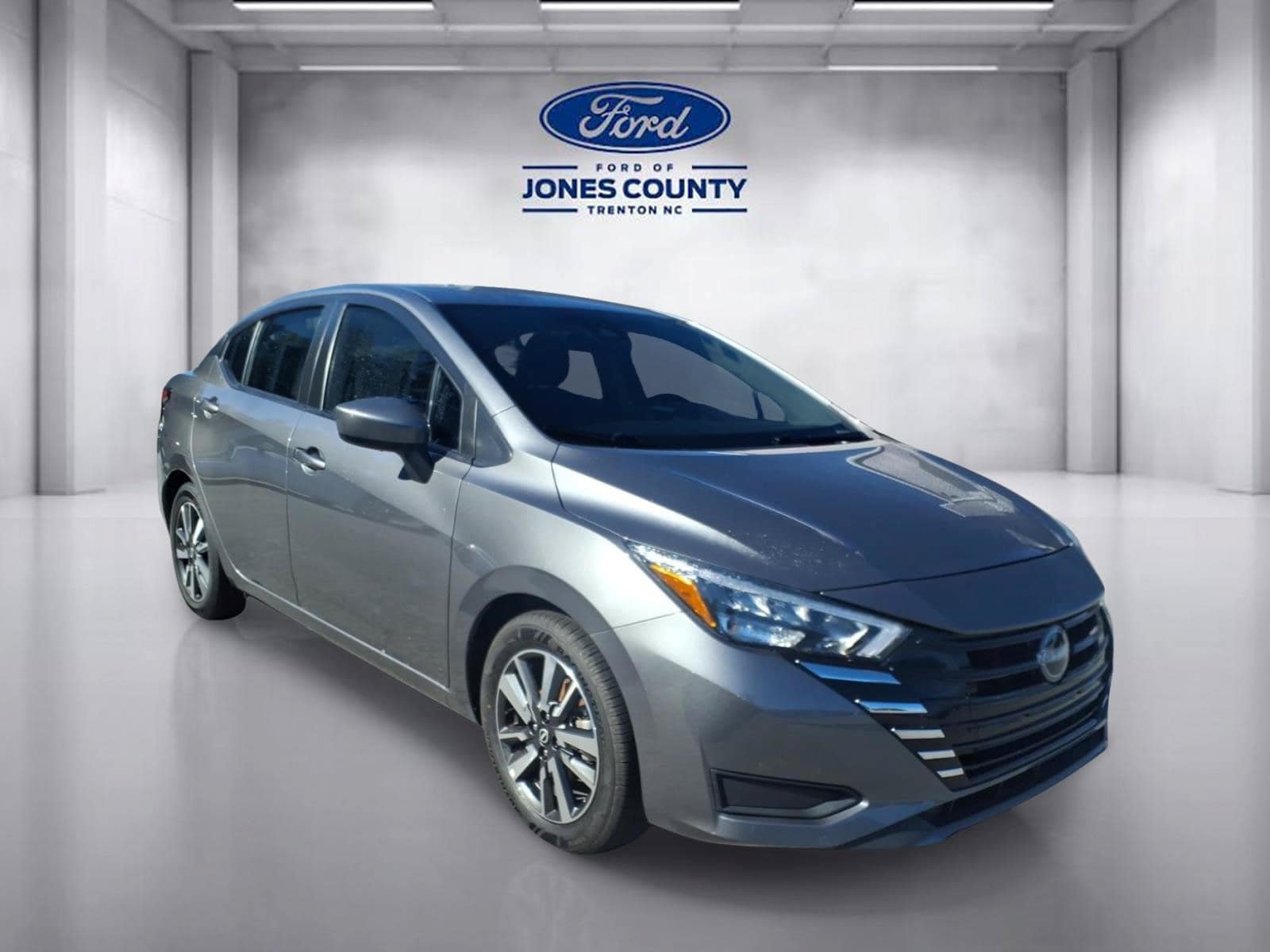 Used 2025 Nissan Versa SV FWD image 1