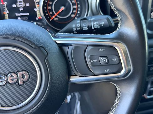 Used 2020 Jeep Wrangler Unlimited Sahara AWD/4WD image 16
