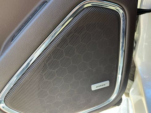 Used 2015 Chevrolet Suburban LTZ RWD image 11