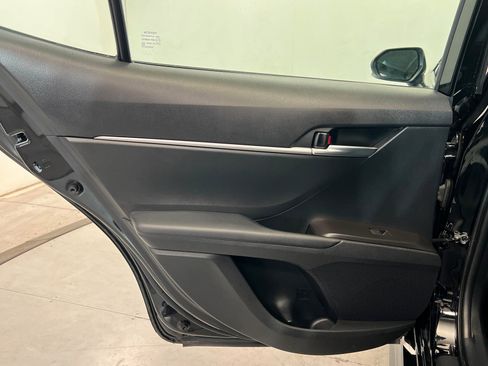 Used 2022 Toyota Camry SE FWD image 19