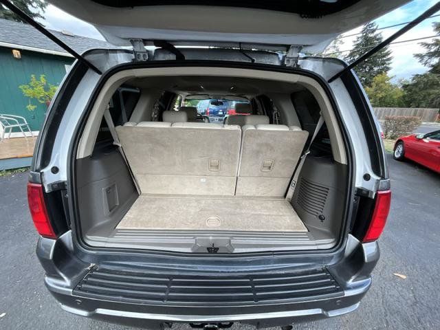 Used 2004 Lincoln Navigator Luxury AWD/4WD image 16