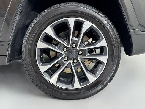 Used 2023 Jeep Grand Cherokee Overland w/ Advanced Protech Group III image 10