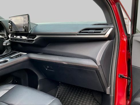 Used 2023 Toyota Sienna XSE FWD image 18