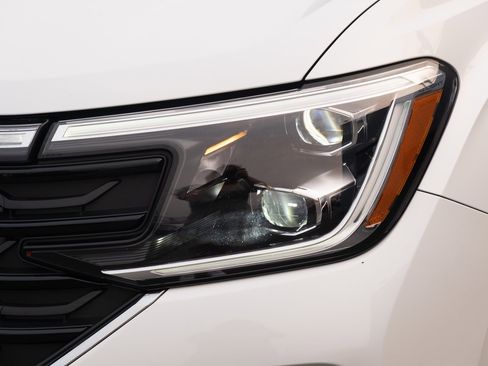 Used 2024 Volkswagen Atlas SEL Premium R-Line image 24