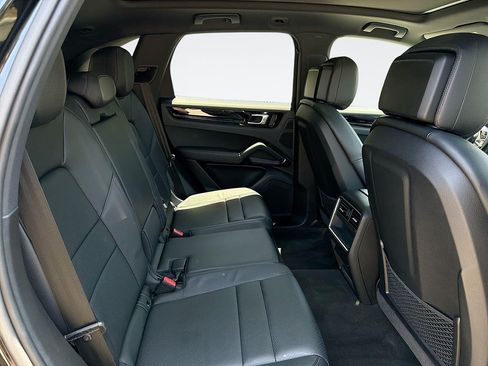 Used 2023 Porsche Cayenne AWD/4WD image 27