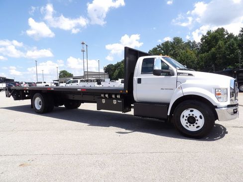 Used 2018 Ford F750 2WD Regular Cab Super Duty image 8