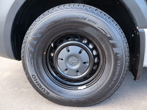 Used 2024 Mercedes-Benz Sprinter 2500 image 42