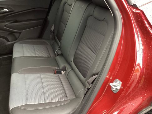 Used 2025 Chevrolet Trax LT w/ LT Convenience Package image 13