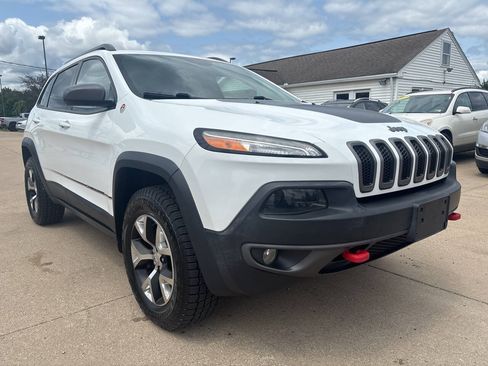 Used 2014 Jeep Cherokee Trailhawk w/ Comfort/Convenience Group AWD/4WD image 2