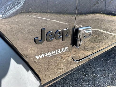 Used 2022 Jeep Wrangler Unlimited Sport AWD/4WD image 8