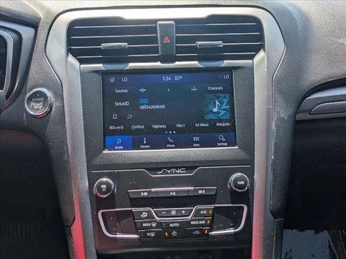 Used 2019 Ford Fusion SE FWD image 13