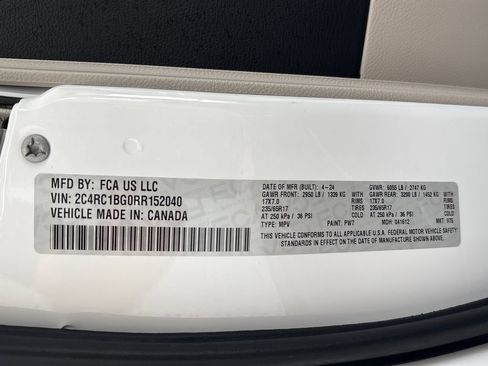 Used 2024 Chrysler Pacifica Touring-L FWD image 34