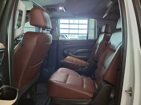 Used 2020 Chevrolet Suburban Premier w/ Premier Plus Edition image 17