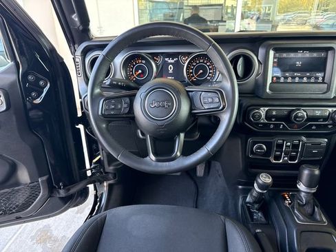 Used 2023 Jeep Gladiator Sport image 13