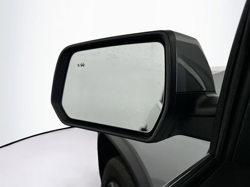 Used 2023 GMC Acadia SLE w/ Driver Convenience Package image 16