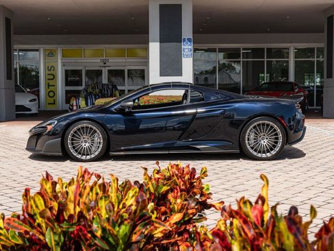 Used 2016 McLaren 675LT Spider image 23