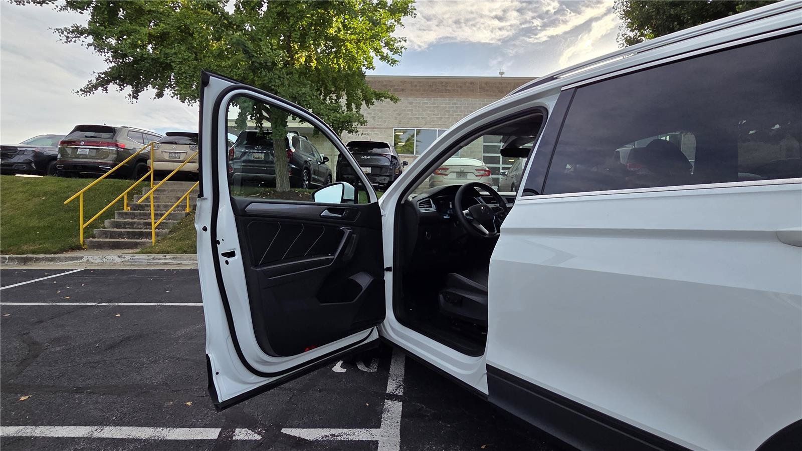 Certified 2022 Volkswagen Tiguan SE AWD/4WD image 12