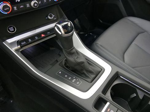 Used 2024 Audi Q3 2.0T Premium w/ Convenience Package AWD/4WD image 17