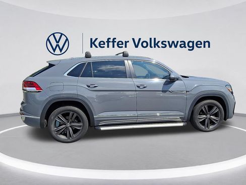 Used 2022 Volkswagen Atlas Cross Sport SEL R-Line AWD/4WD image 7