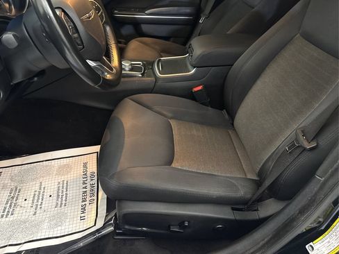 Used 2018 Chrysler 300 Touring w/ Driver Convenience Group RWD image 30
