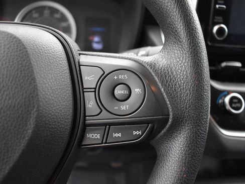 Used 2020 Toyota Corolla LE image 6