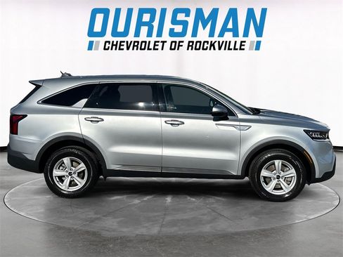 Used 2022 Kia Sorento LX image 7