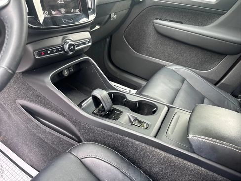 Used 2022 Volvo XC40 T5 Momentum AWD/4WD image 19