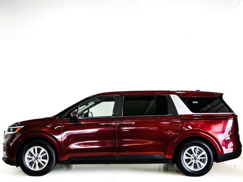 Used 2024 Kia Carnival LX FWD image 5