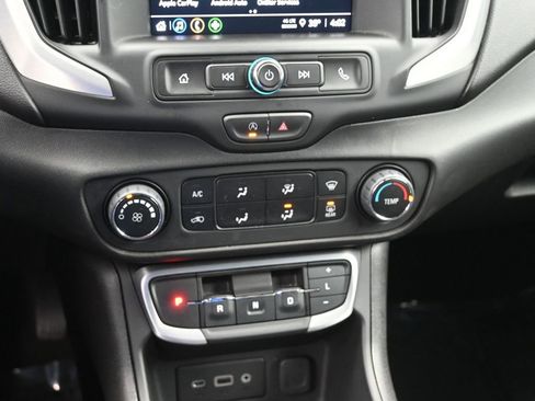 Used 2024 GMC Terrain SLE image 19