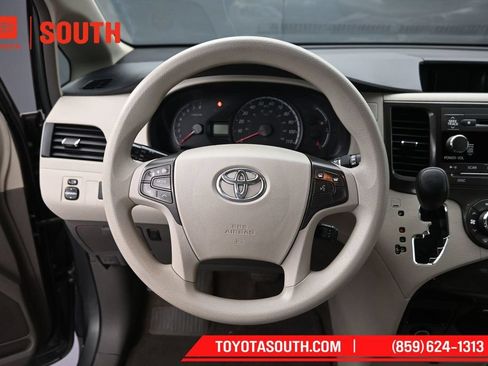 Used 2014 Toyota Sienna LE AWD/4WD image 18