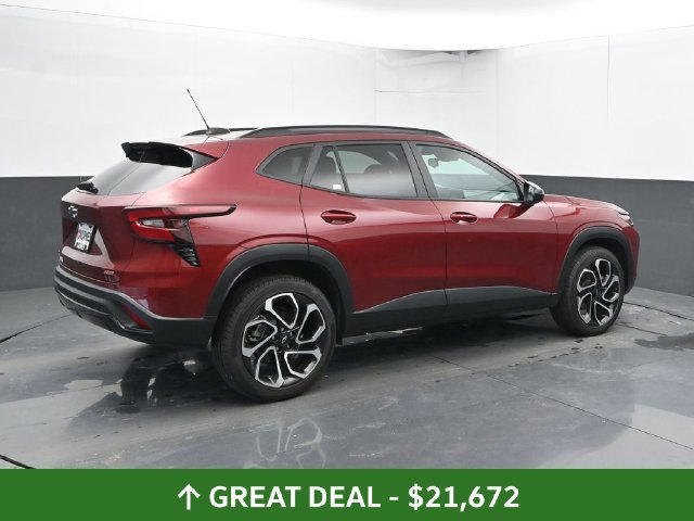 Used 2024 Chevrolet Trax RS w/ Sunroof Package FWD image 2