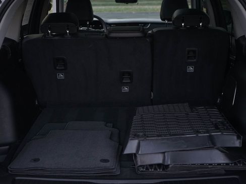 Used 2023 Jeep Grand Cherokee Limited w/ Luxury Tech Group II image 9