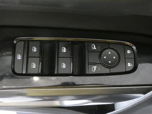 Used 2022 Nissan Pathfinder SL image 18