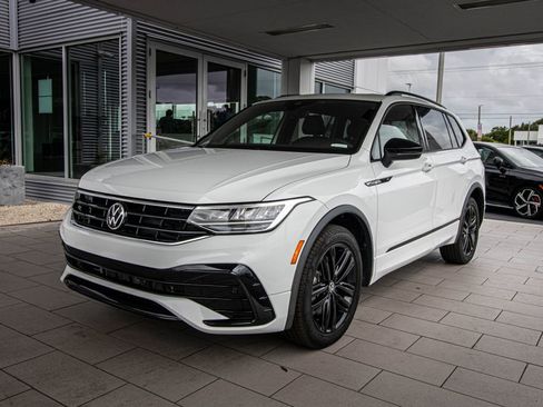 Used 2022 Volkswagen Tiguan SE R-Line FWD image 10
