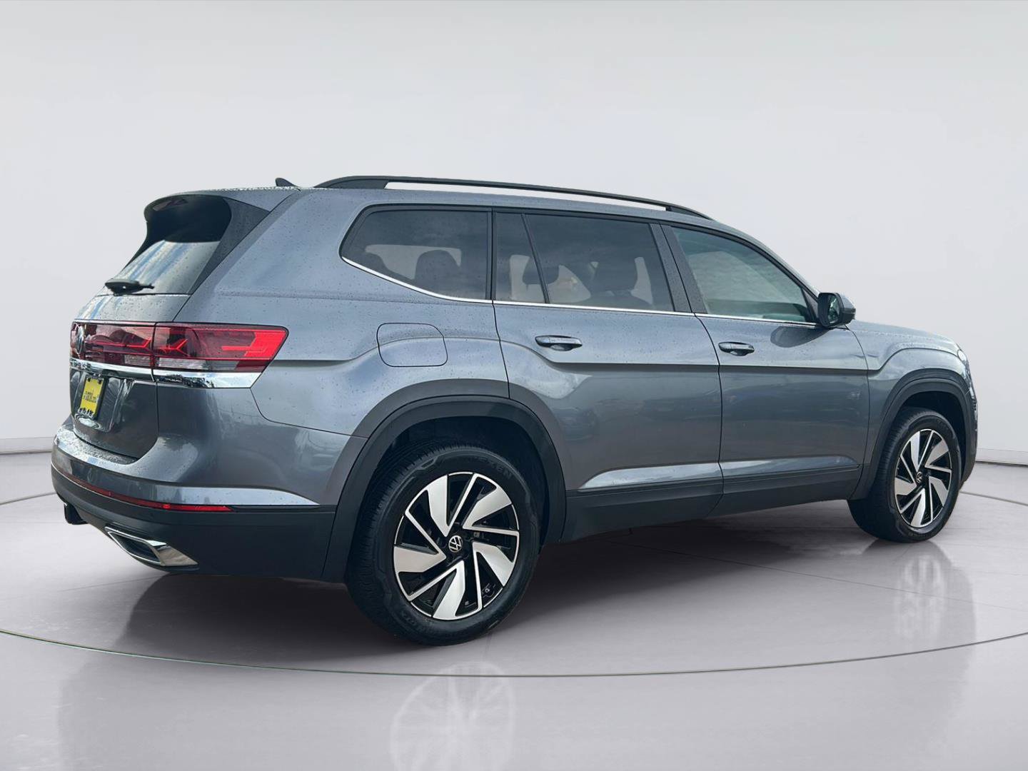 Used 2025 Volkswagen Atlas SE FWD image 4
