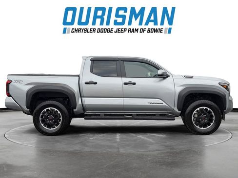 Used 2025 Toyota Tacoma TRD Off-Road image 7