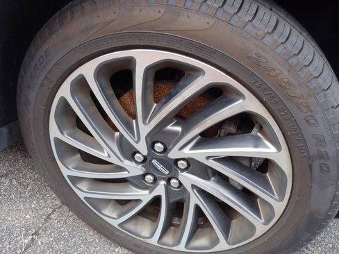 Used 2020 Lincoln Nautilus Reserve image 13