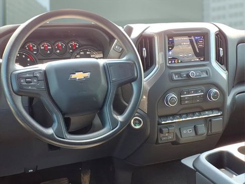 Used 2025 Chevrolet Silverado 2500 Custom w/ Custom Value Package AWD/4WD image 4