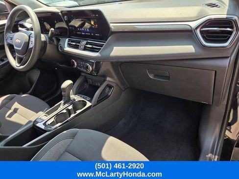 Used 2025 Chevrolet TrailBlazer LT AWD/4WD image 16