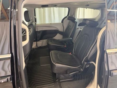 Used 2024 Chrysler Pacifica Limited FWD image 20