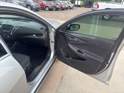 Used 2017 Chevrolet Malibu LT FWD image 17