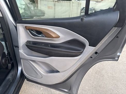 Used 2020 GMC Terrain SLE w/ Driver Convenience Package image 32