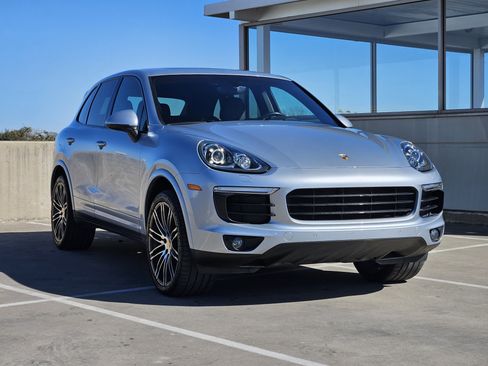 Used 2017 Porsche Cayenne Platinum Edition image 10