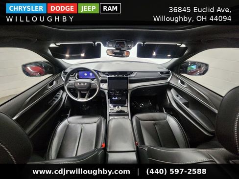 Used 2024 Jeep Grand Cherokee L Limited AWD/4WD image 32