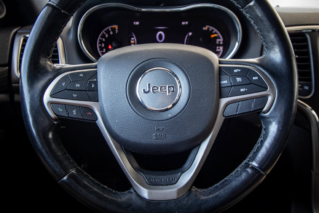 Used 2020 Jeep Grand Cherokee Laredo w/ Security & Convenience Group AWD/4WD image 33