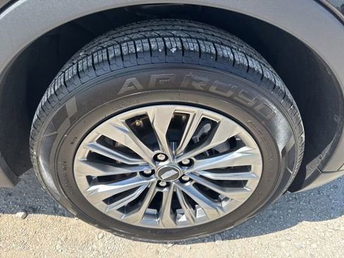 Used 2025 Cadillac XT4 Premium Luxury FWD image 24