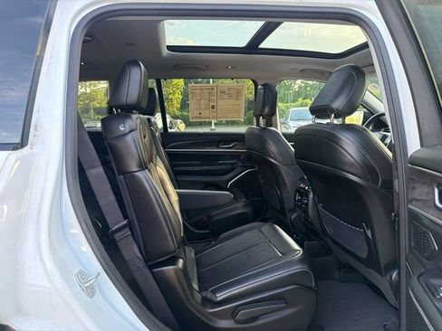 Used 2022 Jeep Grand Cherokee L Limited w/ Luxury Tech Group II AWD/4WD image 30