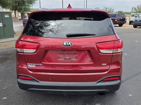 Used 2017 Kia Sorento FWD w/ LX Convenience Package image 6